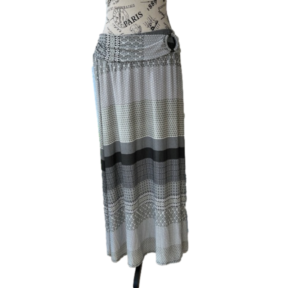 Women’s Robert Louis skirt, large (344) NWOT